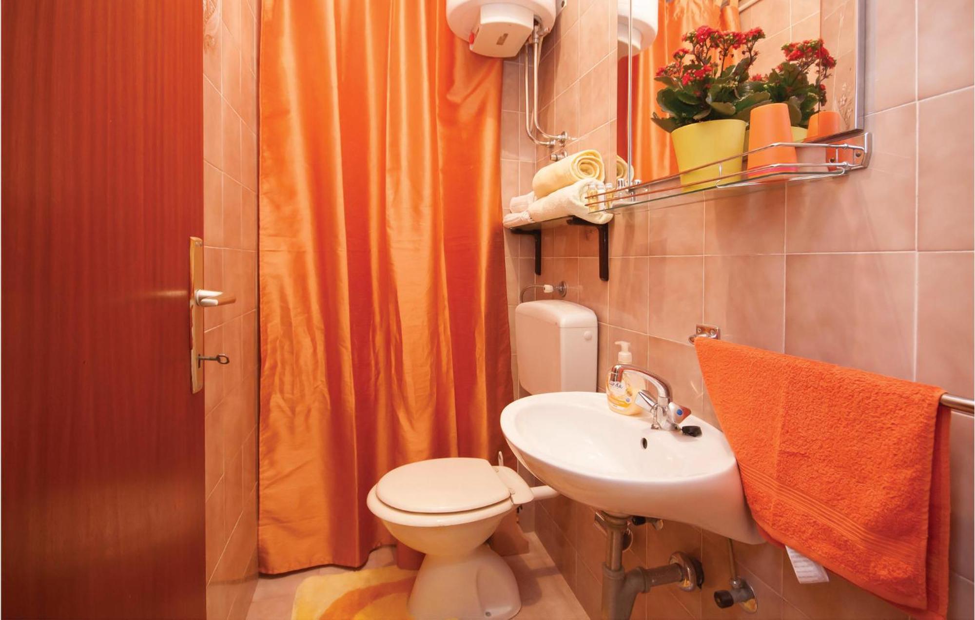 Cozy Apartment In Brodarica With Wifi Exterior foto